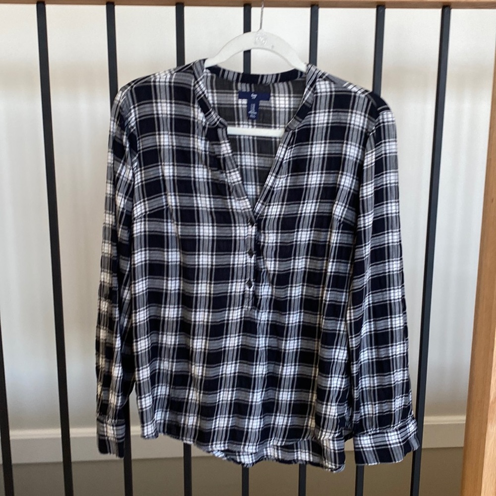 GAP Lightweight black plaid button shirt